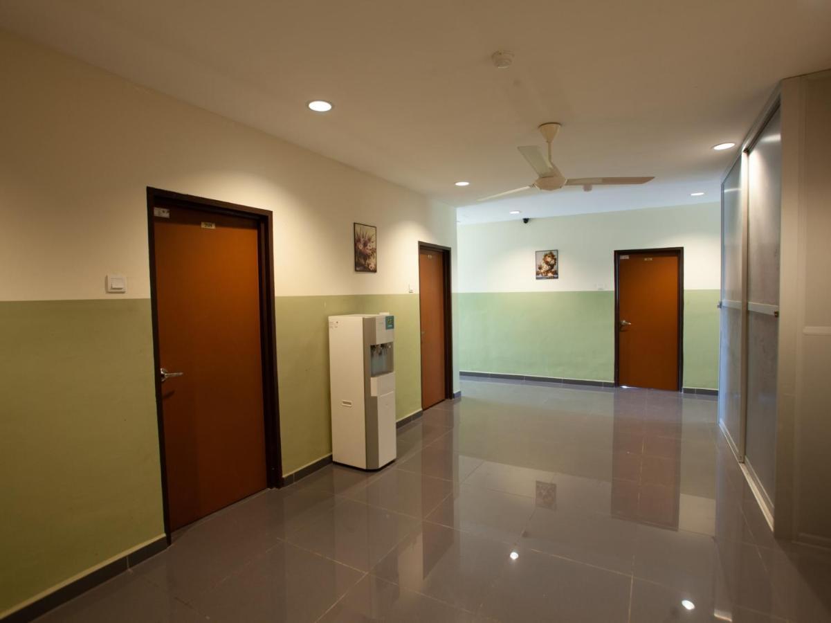 Oyo 89487 Space Hotel Kluang Exterior foto